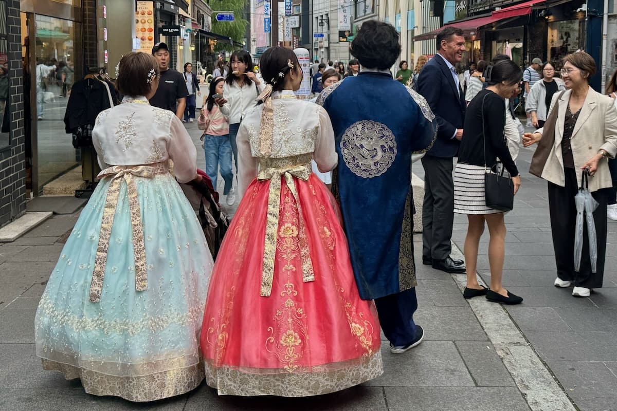 Traditional clothing and tourists in Insa Dong, Seoul's oldest neighbourhood