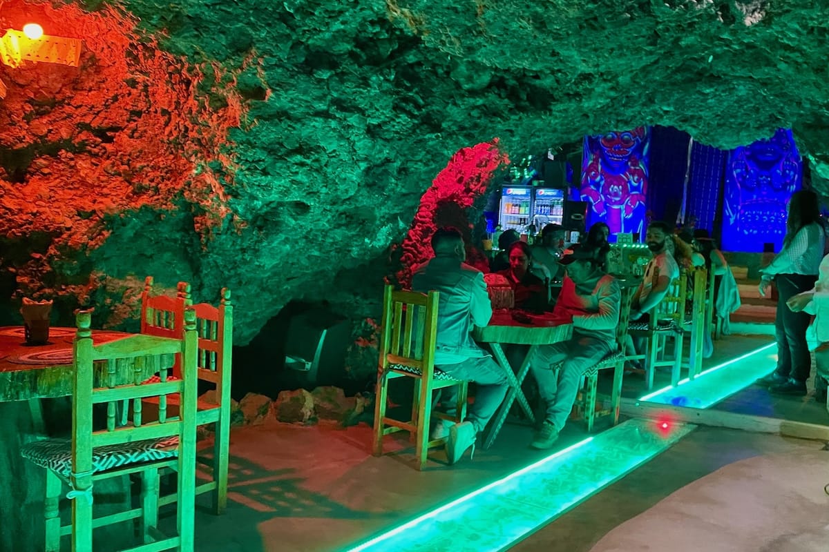 Lunch in cave at Teotihuacán, Mexico